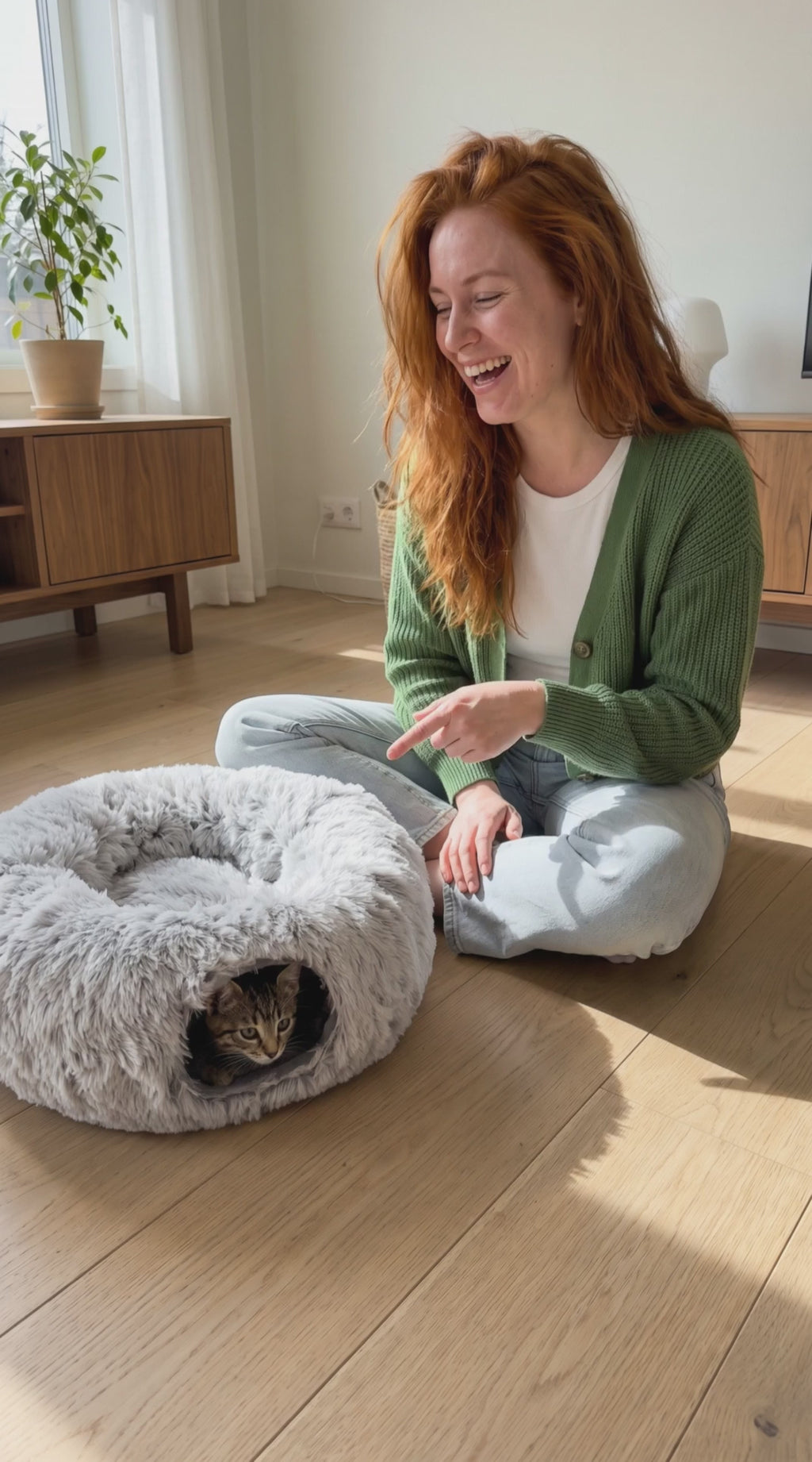 Peekaboo Donut Cat Tunnel Bed